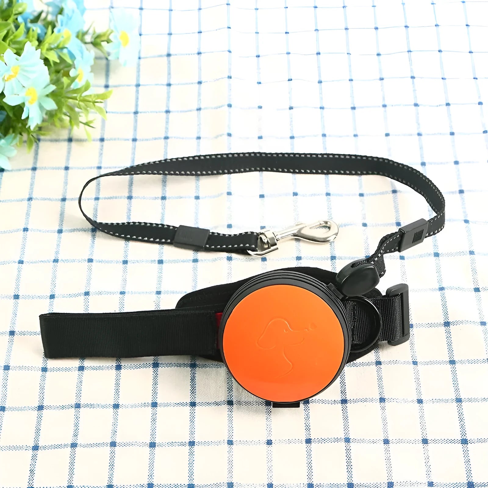 Automatic retractable dog leash with colourful options and 3-metre nylon cord