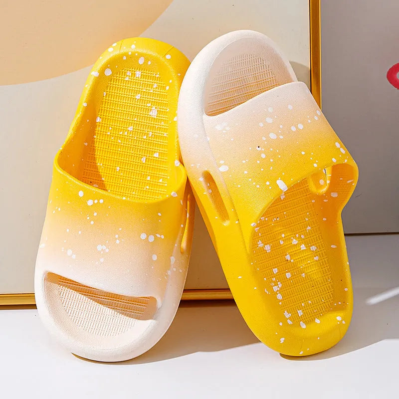 Children's gradient colour summer slippers with PVC construction and non-slip soles