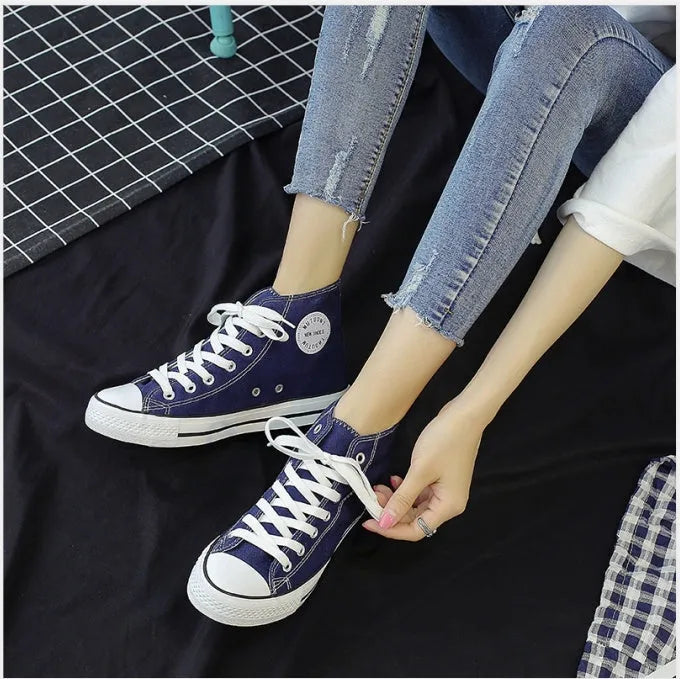 High-top canvas shoes with beef tendon vulcanised sole, front strap, plain design, red black white and dark blue