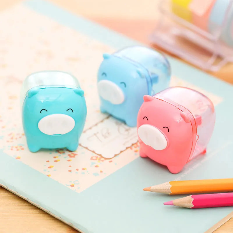 Deli 0557 manual pencil sharpener, plastic animal-shaped body, mixed colour, 48x38.2x41mm