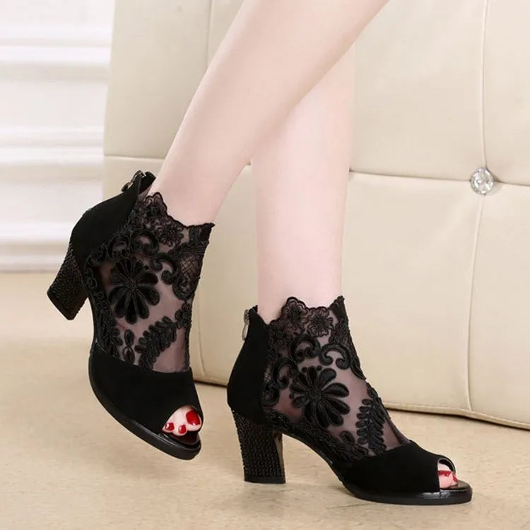 Lucyever women's black lace gladiator sandals with square high heel and zip closure.