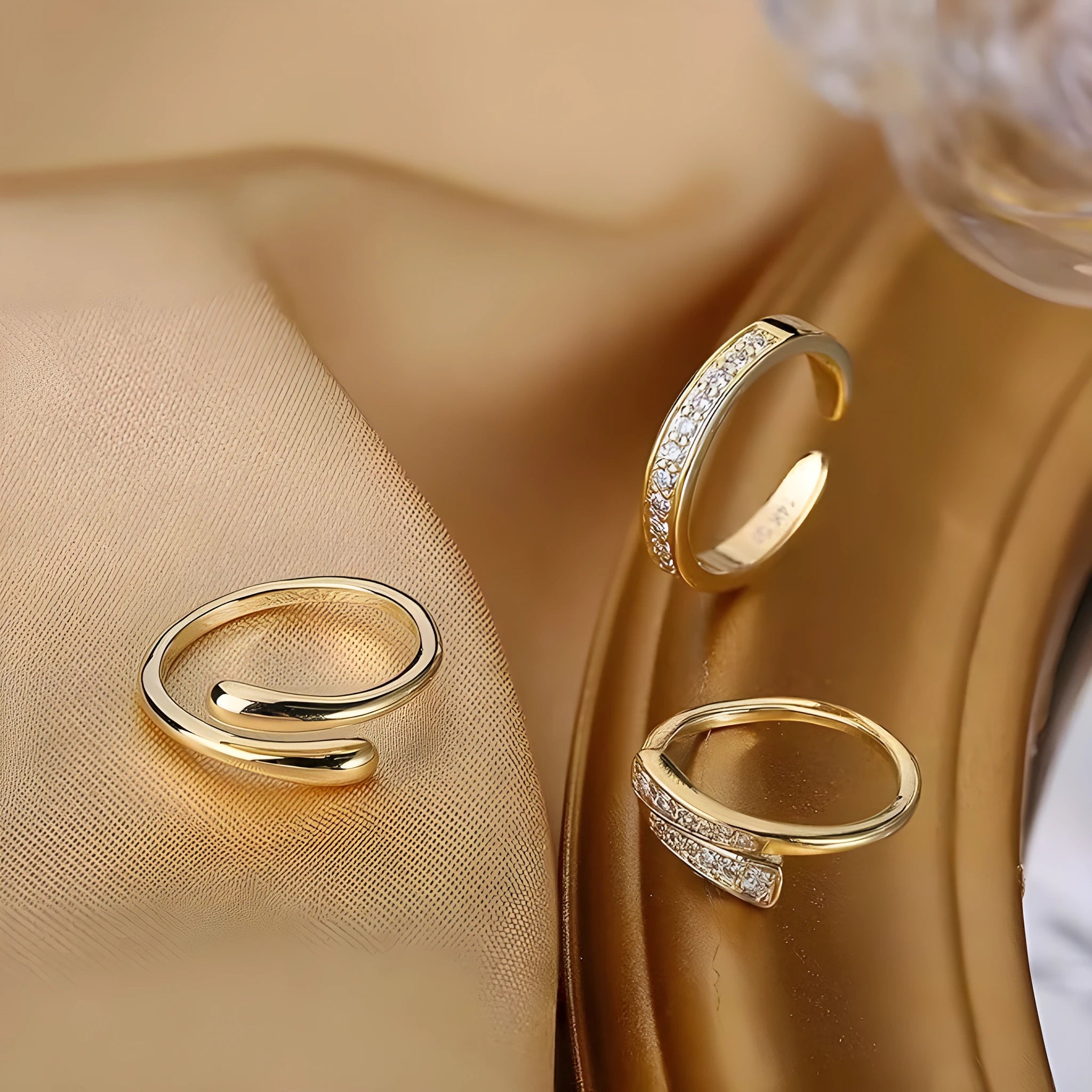 Gold plated alloy toe ring with rhinestone or water drop design on a toe.