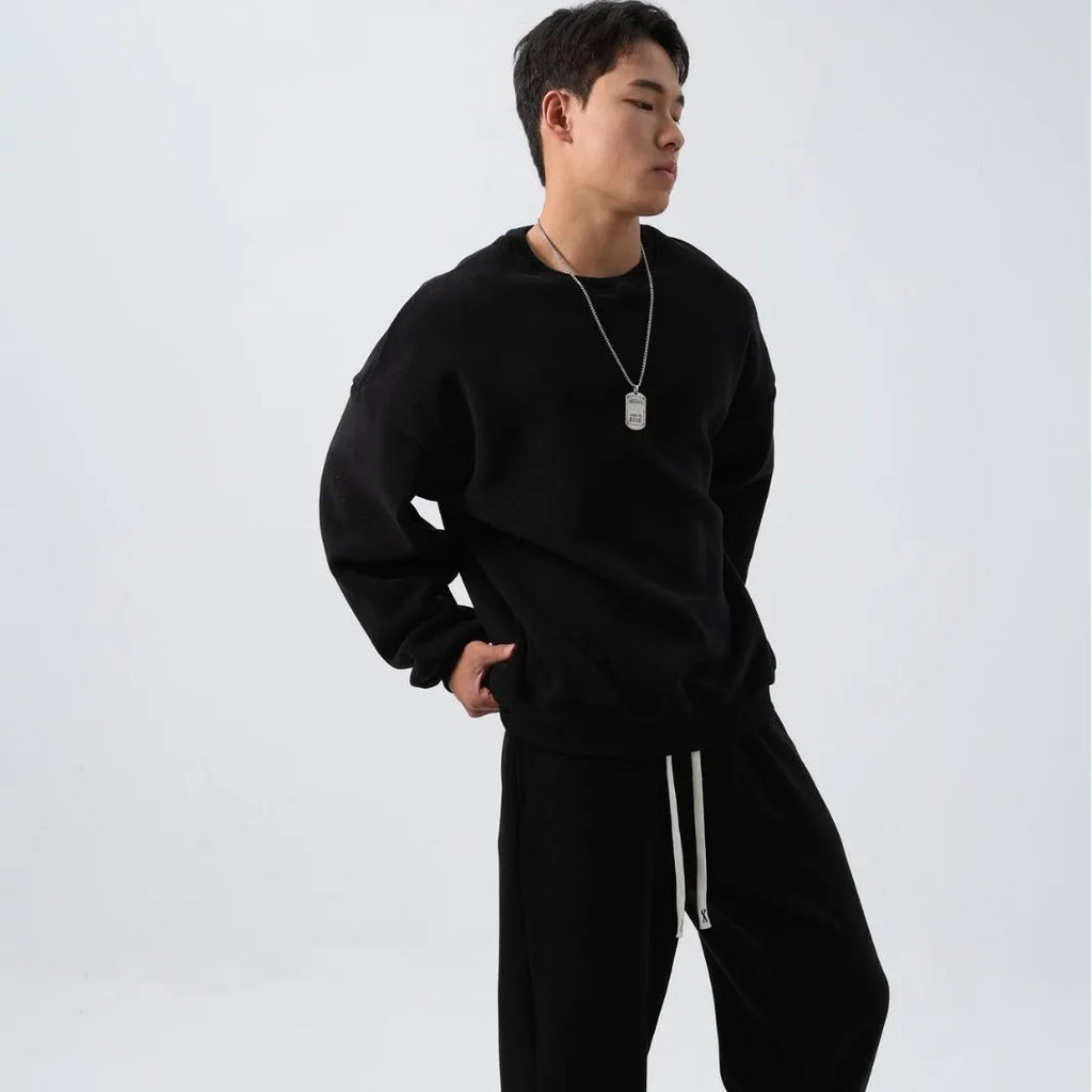 Men's loose fit polar fleece sports suit in winter athletic wear with padded trousers