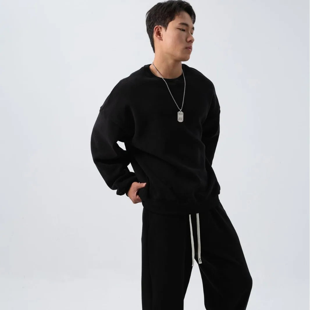 Men's loose fit polar fleece sports suit in winter athletic wear with padded trousers