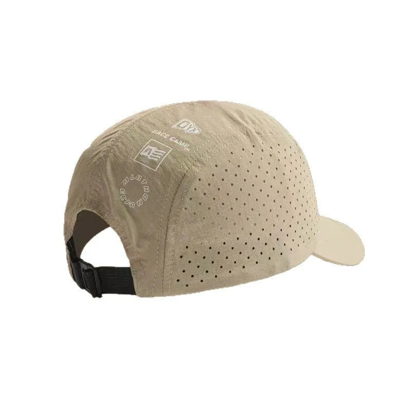 Men's adjustable baseball cap in breathable mesh fabric with dome crown