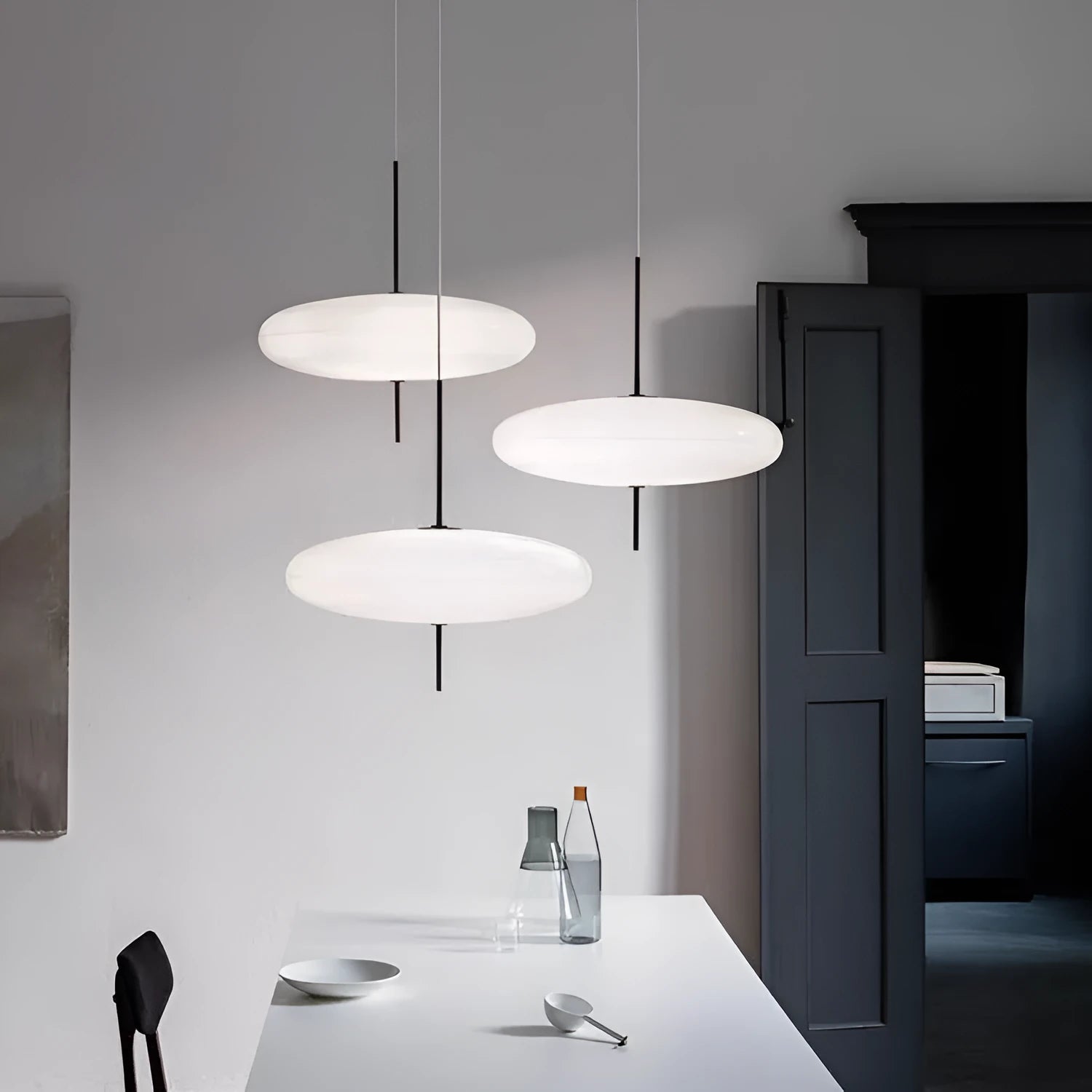 Nordic retro designer UFO pendant chandelier ceiling light in black and white finish