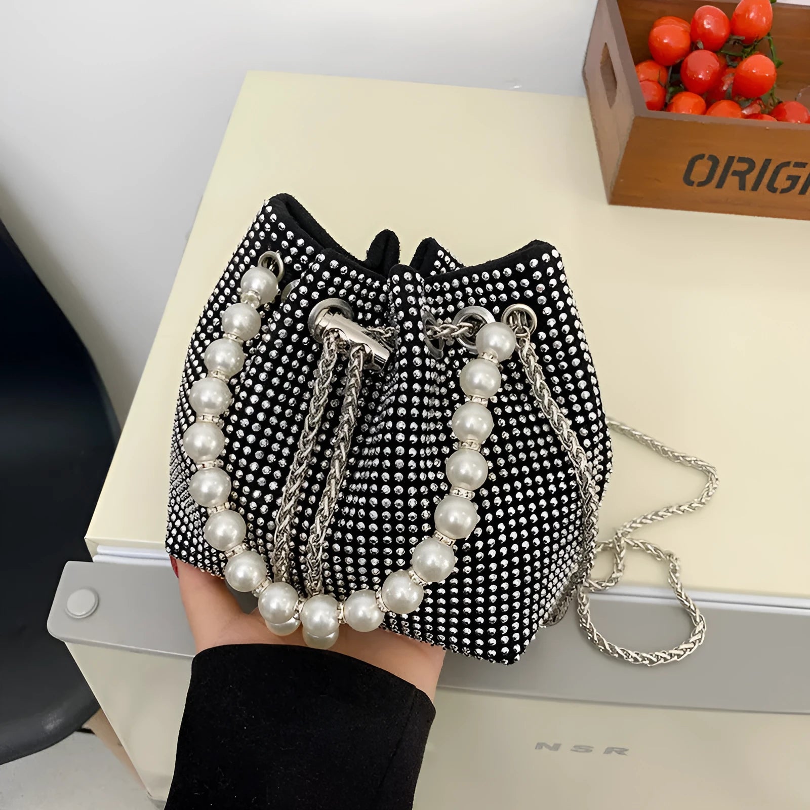 Women's diamond pattern PU leather crossbody bag with chain shoulder strap