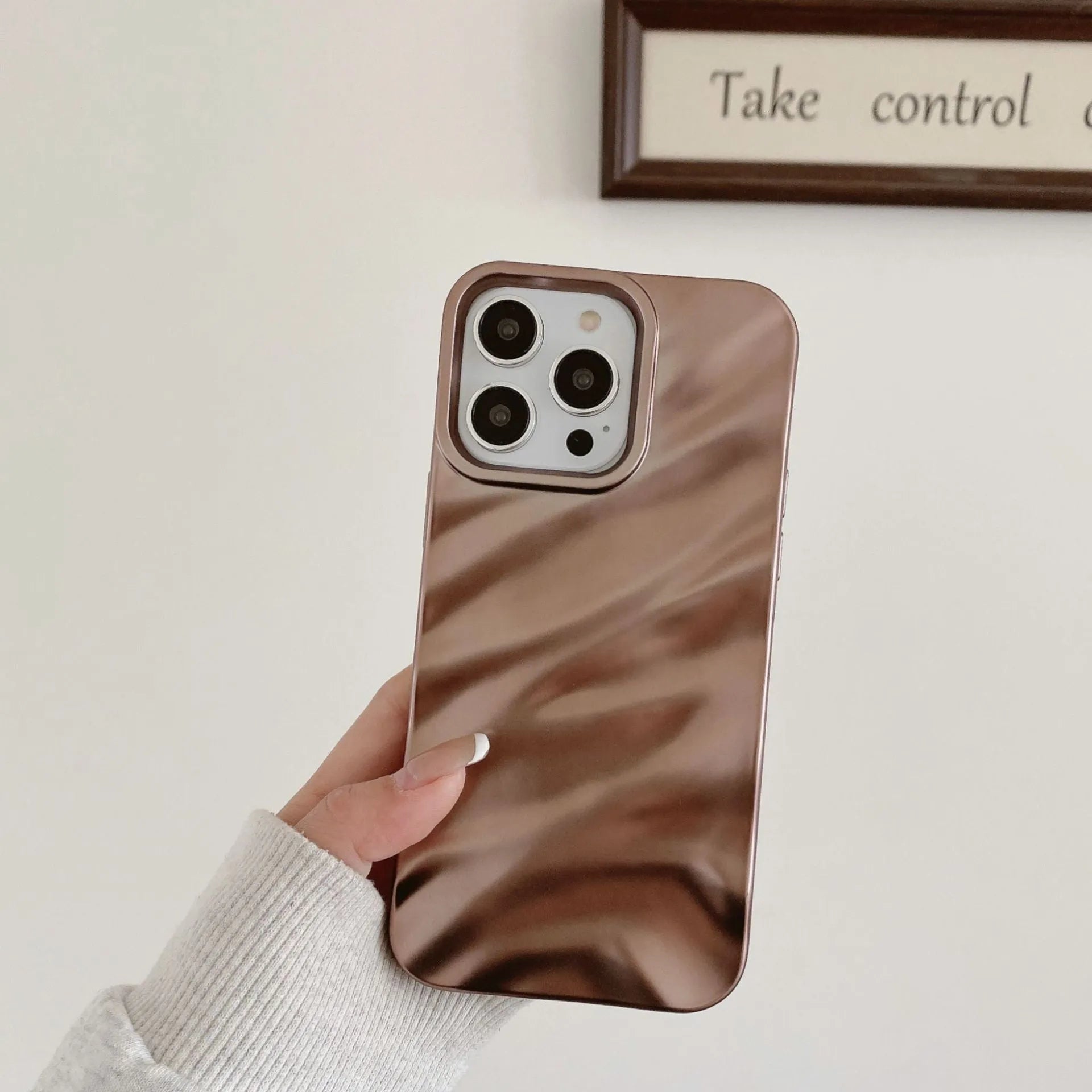 Anti-fall soft solid colour wave pleated TPU phone case for Apple iPhone