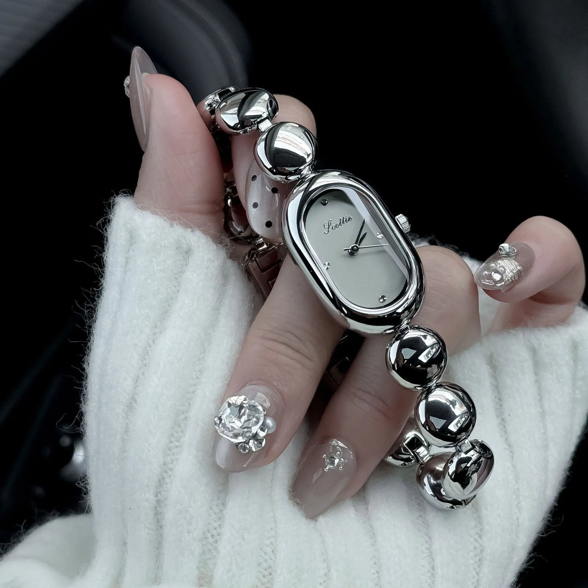 Women's oval metal bracelet watch 9mm thickness in platinum silver colour finish