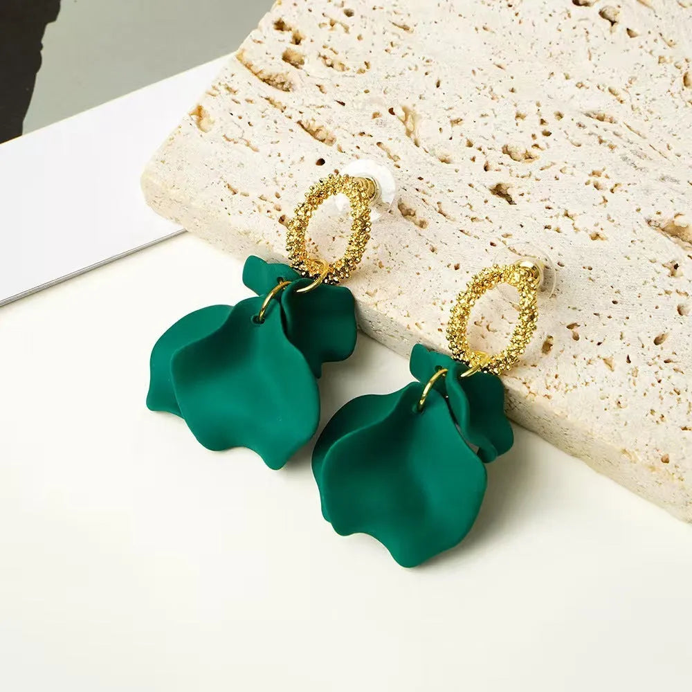 Geometric rose petal earrings in fresh style with spray paint finish