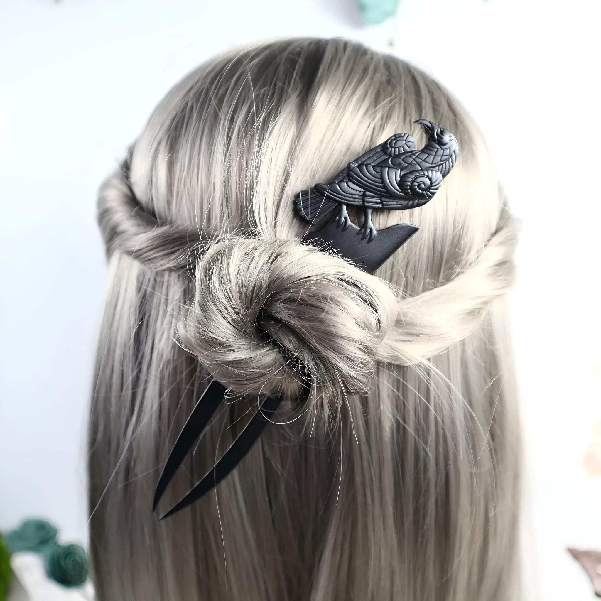 Retro black metal hairpin with double-sided three-dimensional crow carving, 16cm length