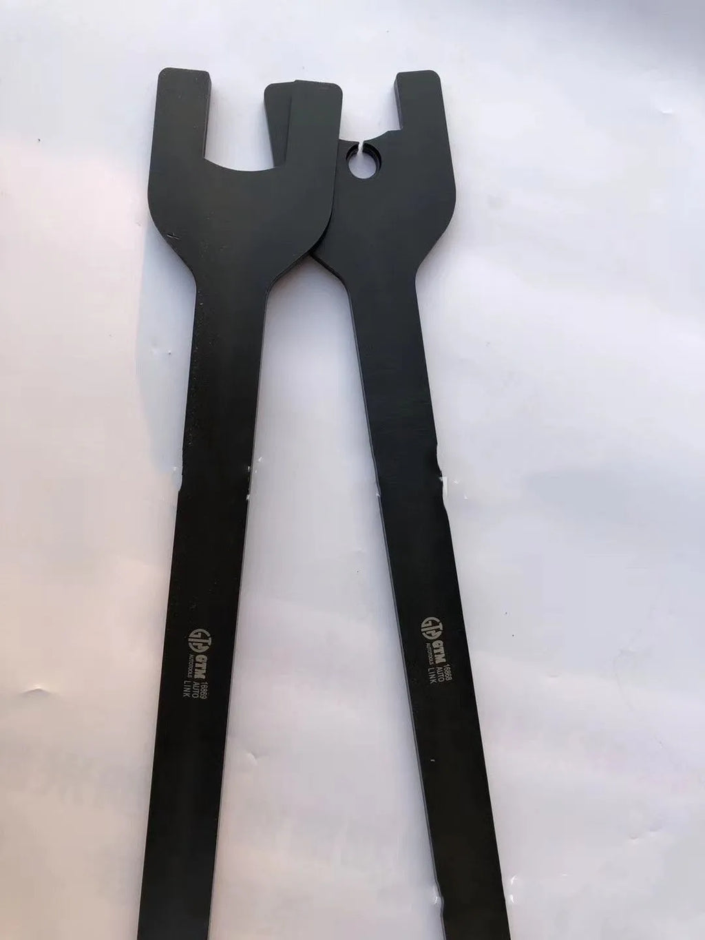 Land Rover fan wrench coupler tool set with 36mm and hole-style 40mm alloy steel spanners.