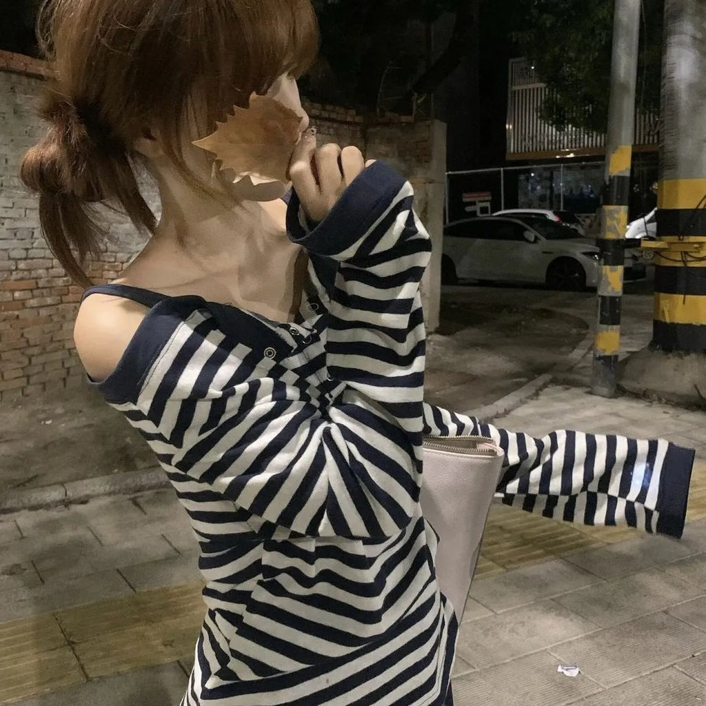 Dark blue oversized long-sleeved women's T-shirt with stripes and embroidery details.