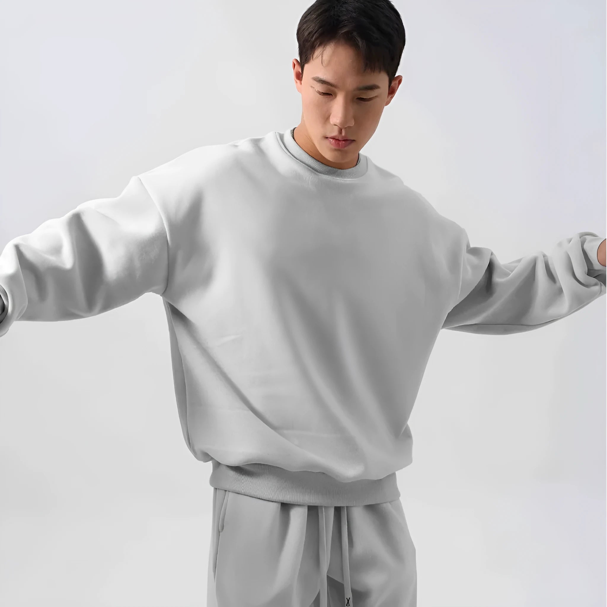 Men's loose fit polar fleece sports suit in winter athletic wear with padded trousers