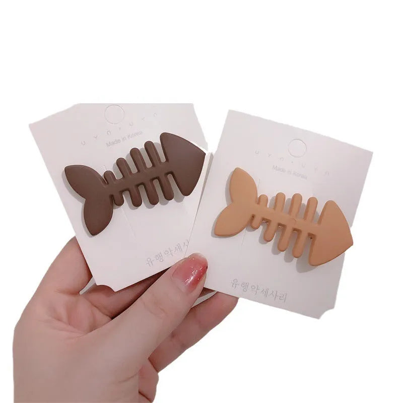 Plastic fishbone pattern hair barrette with duckbill clip in candy colours for women's side bangs