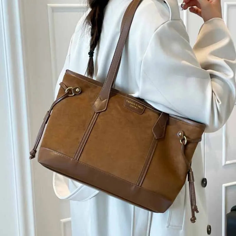 PU shoulder bag in horizontal square shape with double joint straps, slit pocket and sandwich zipper bag