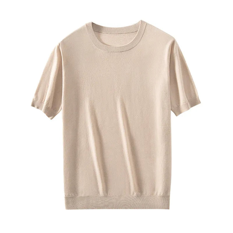 Men's loose fit knitted short sleeve T-shirt in thin fabric showing round neck design