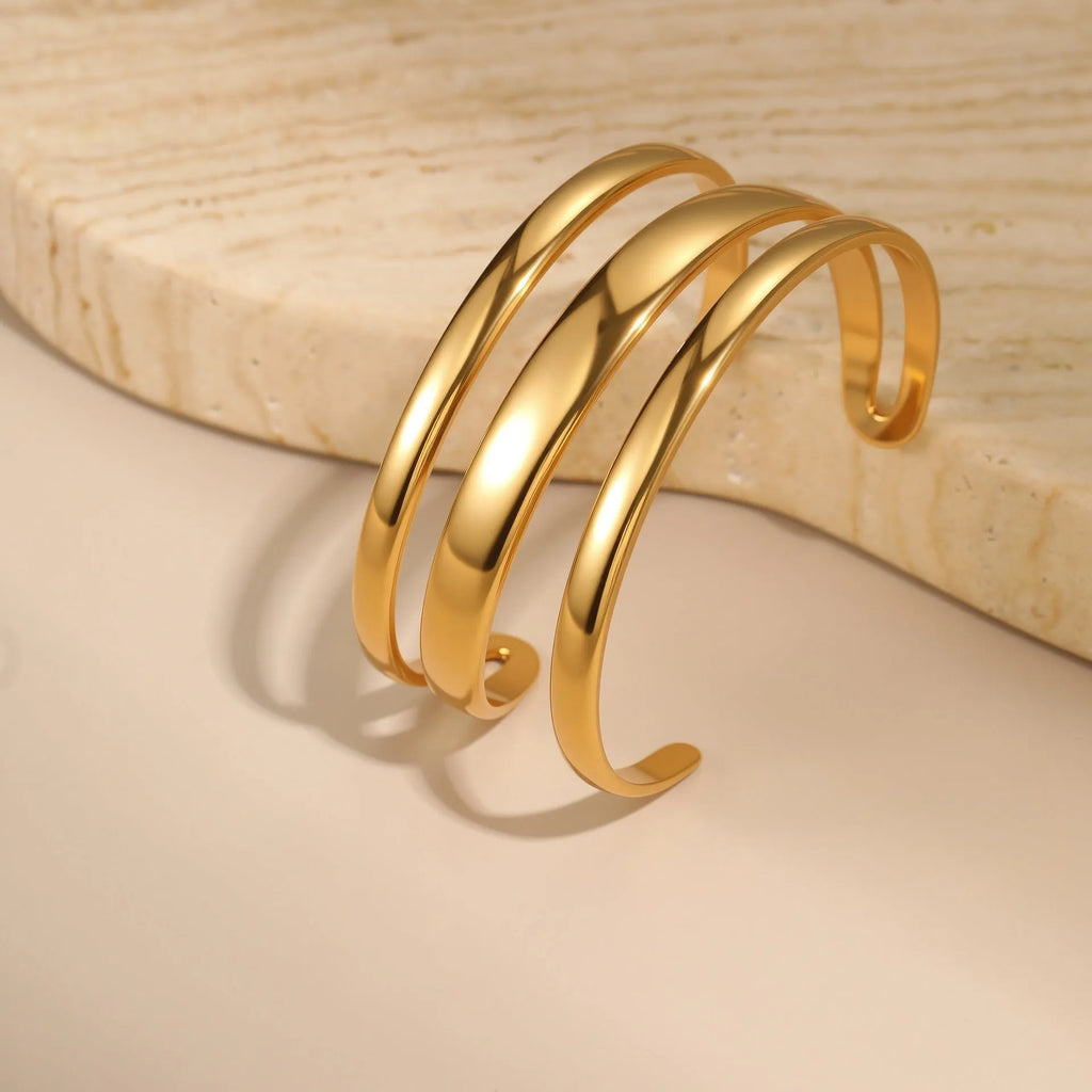 Stainless steel geometric bracelet with simple opening mechanism in gold or steel finish