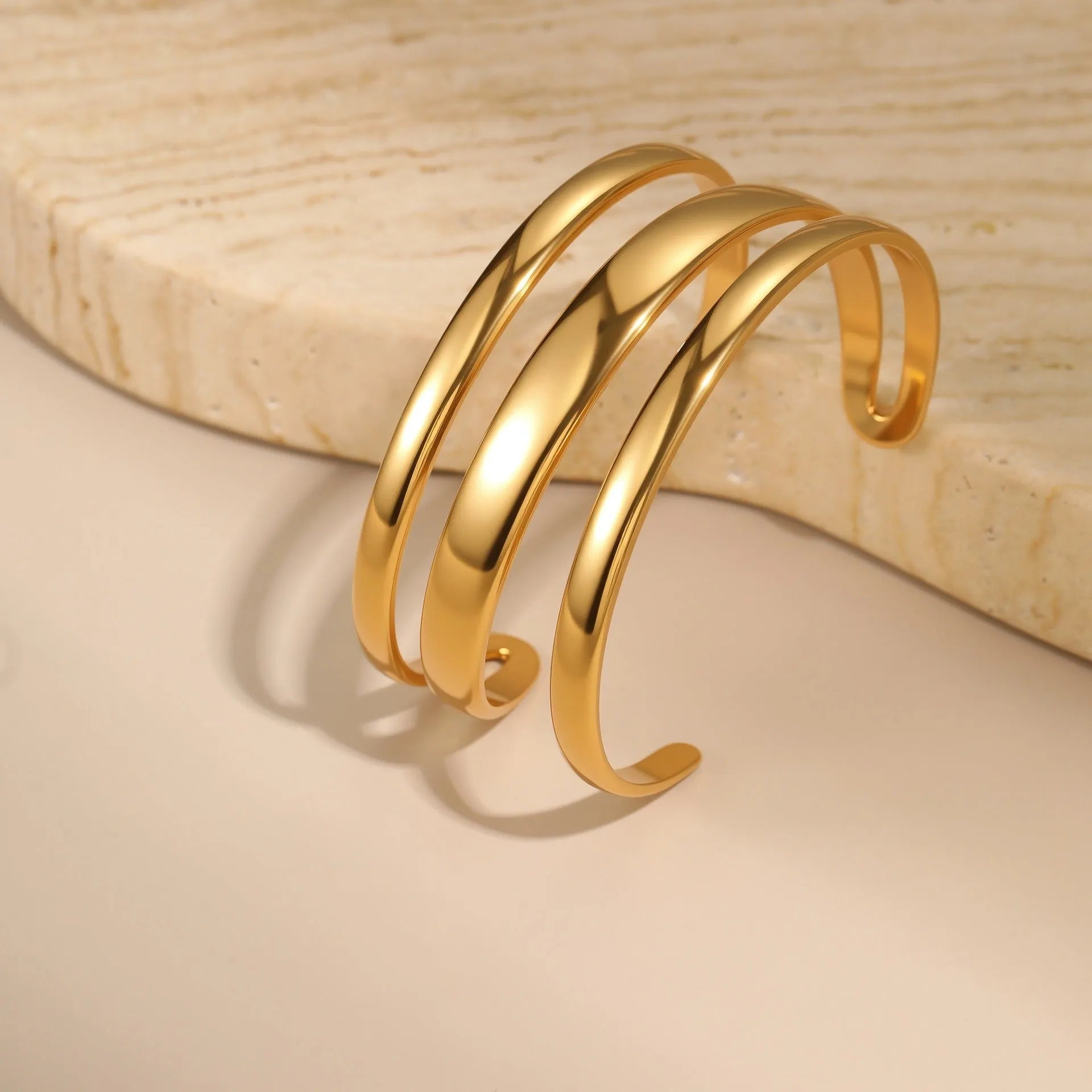 Stainless steel geometric bracelet with simple opening mechanism in gold or steel finish