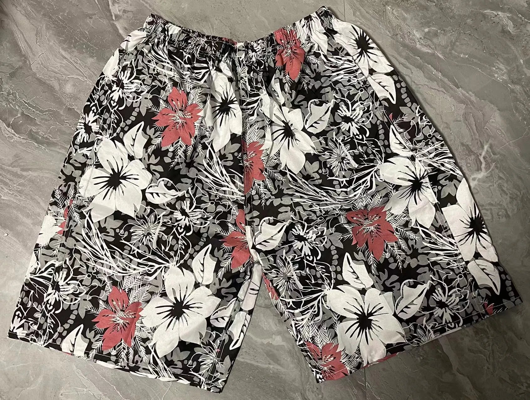 Men's floral printed swimming trunks in polyester with five-point design for beach and pool use