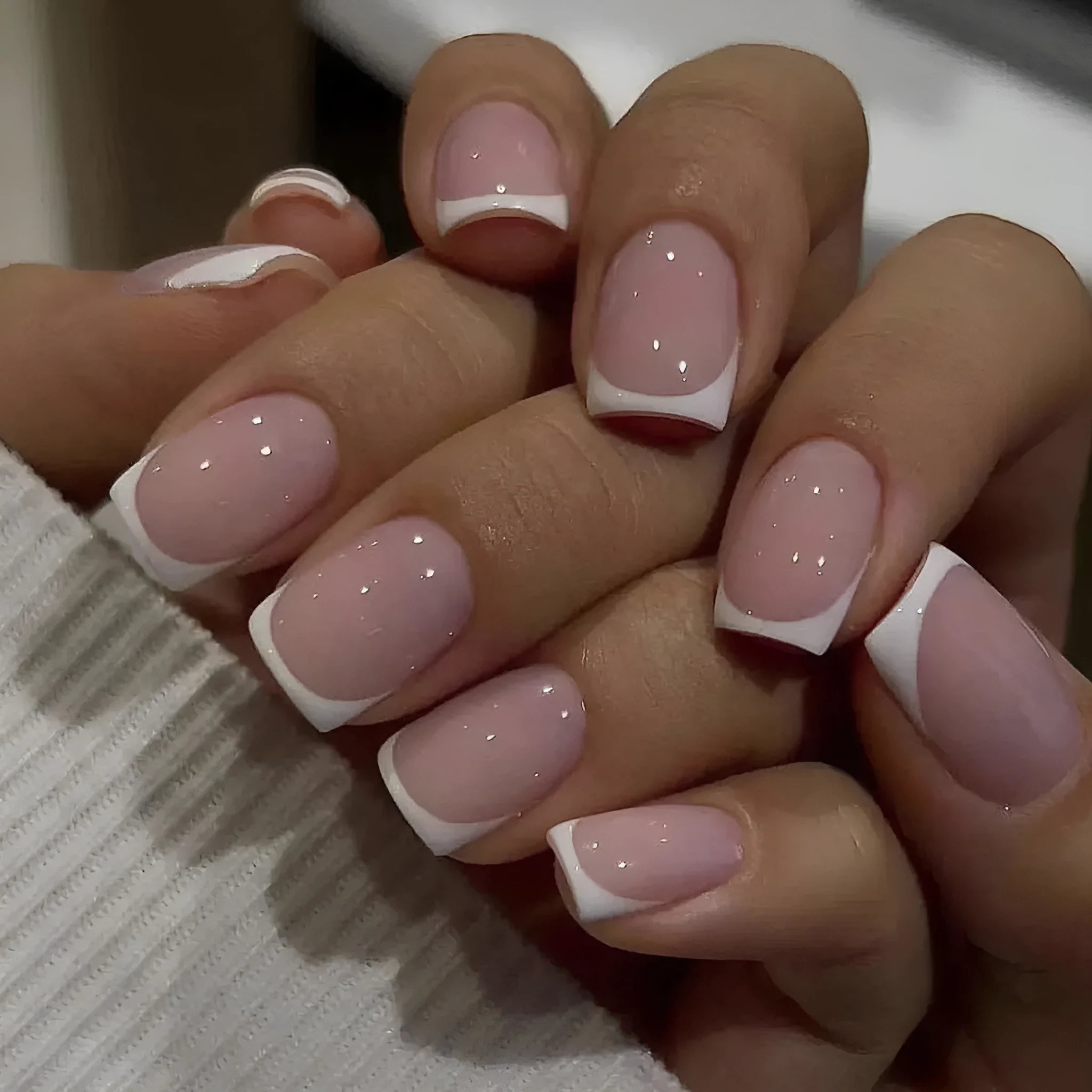 24 white artificial nails with plaid pattern design arranged as nail tips