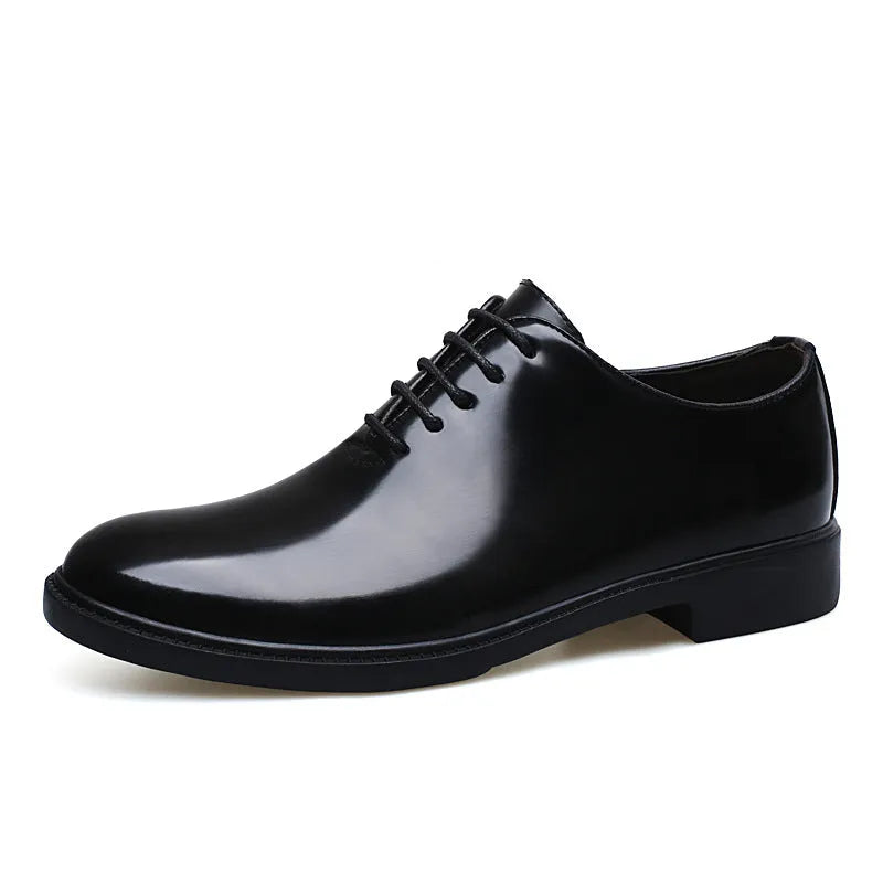 Men's business formal leather shoes in black with round toe and rubber sole
