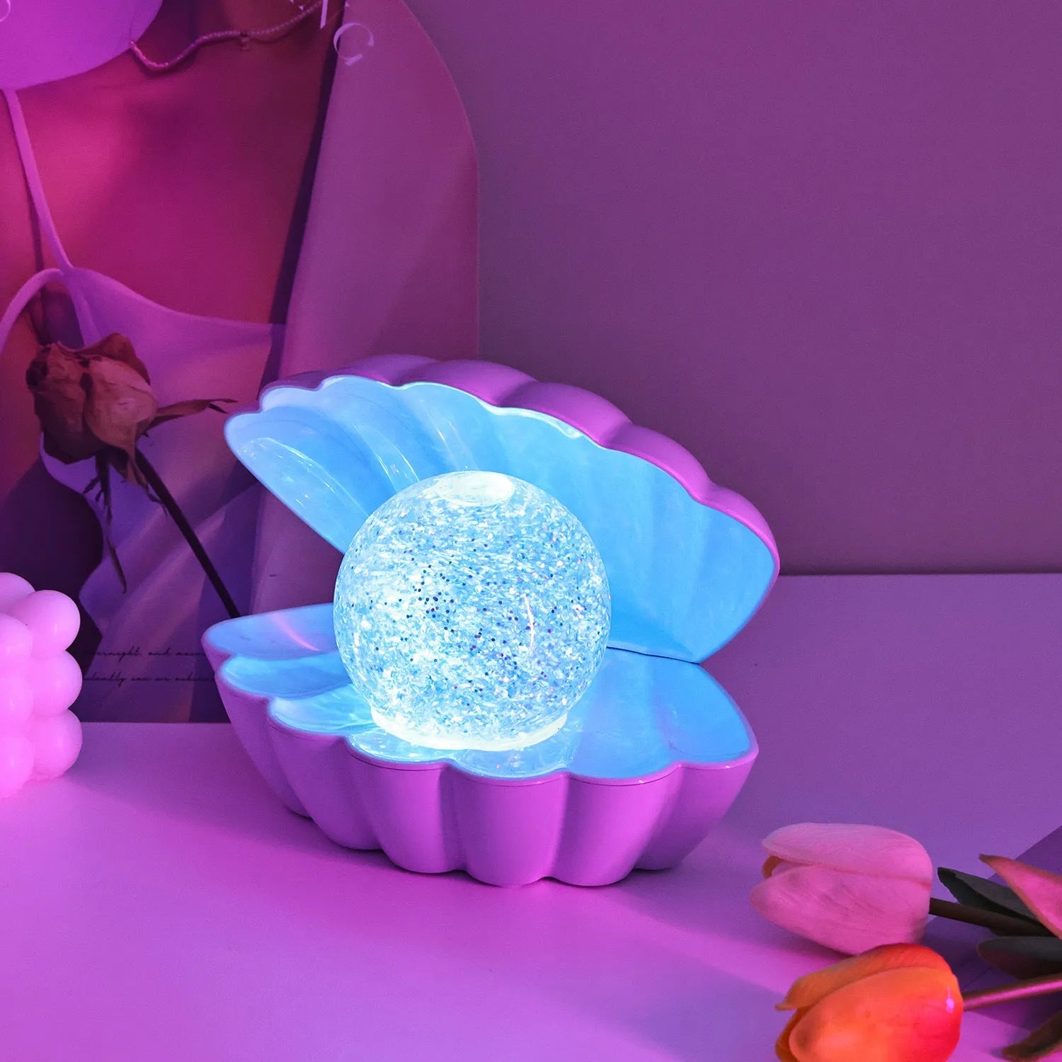 Shell-shaped small night lamp providing neon ambience light with battery power