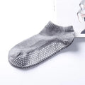 Men's non-slip invisible yoga socks in solid colour cotton, low-cut design