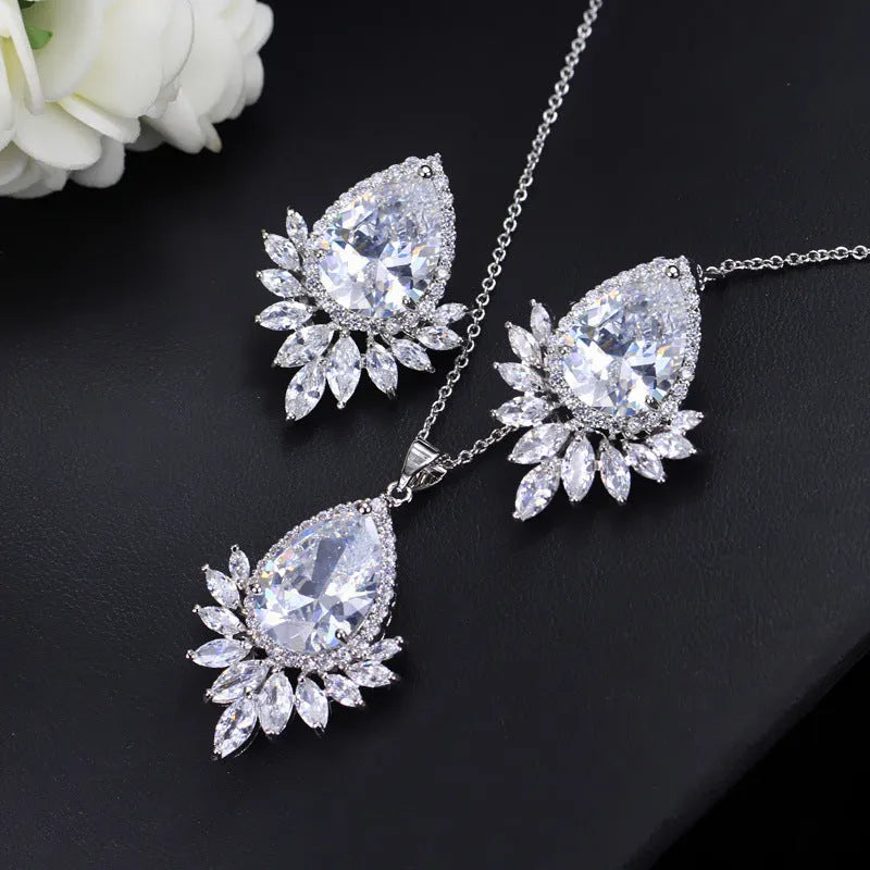 AAA jewellery chain set for bridal banquets in blue, red, and white colour options