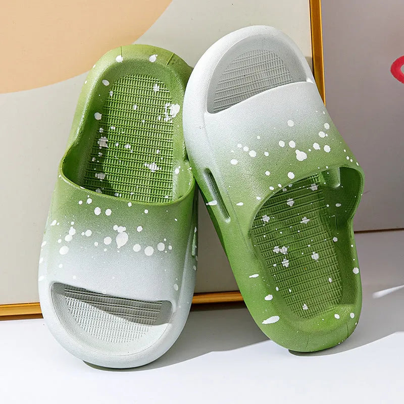 Children's gradient colour summer slippers with PVC construction and non-slip soles