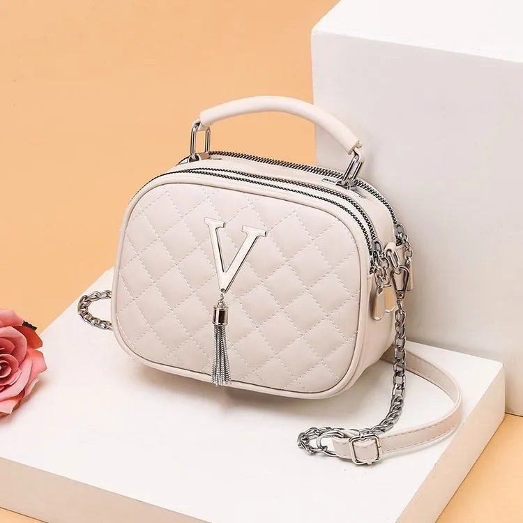 One-shoulder large capacity handbag for women, soft PU, horizontal square, 20cm length, chain detail, black or white