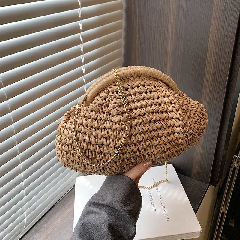 Women's straw shoulder bag with chain detail and zippered pocket in khaki colour