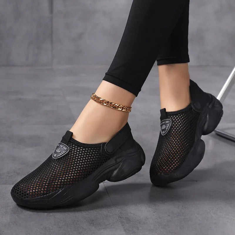 Women's casual sports sandals in beige with Flyknit upper and round toe design.