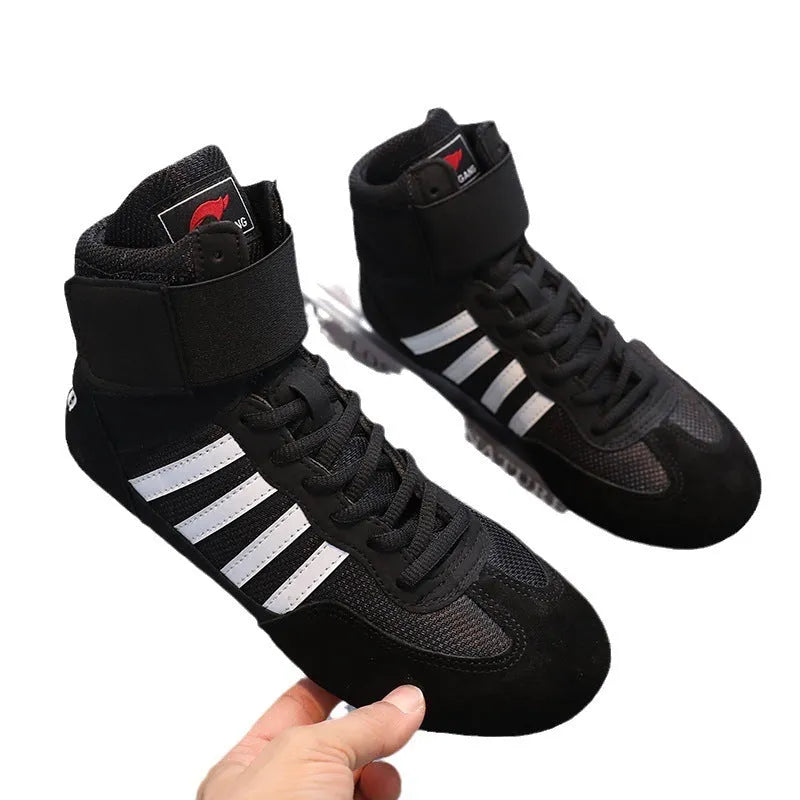 Pair of men and women wrestling shoes in suede cowhide with vertical style and lace closure