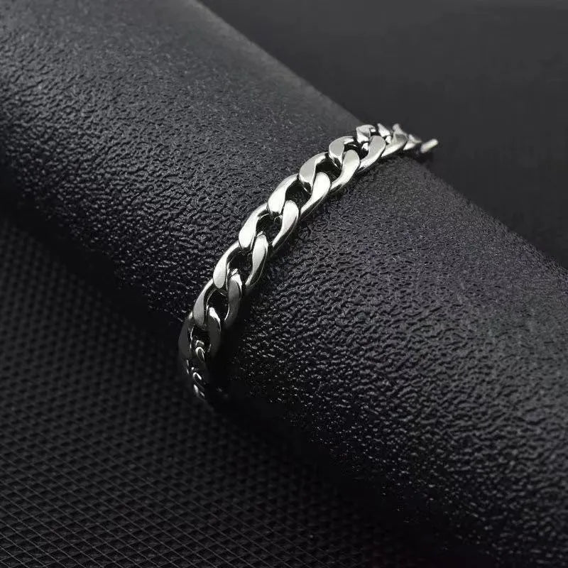 Silver titanium steel Cuban chain bracelet 21cm circumference 9mm width unisex