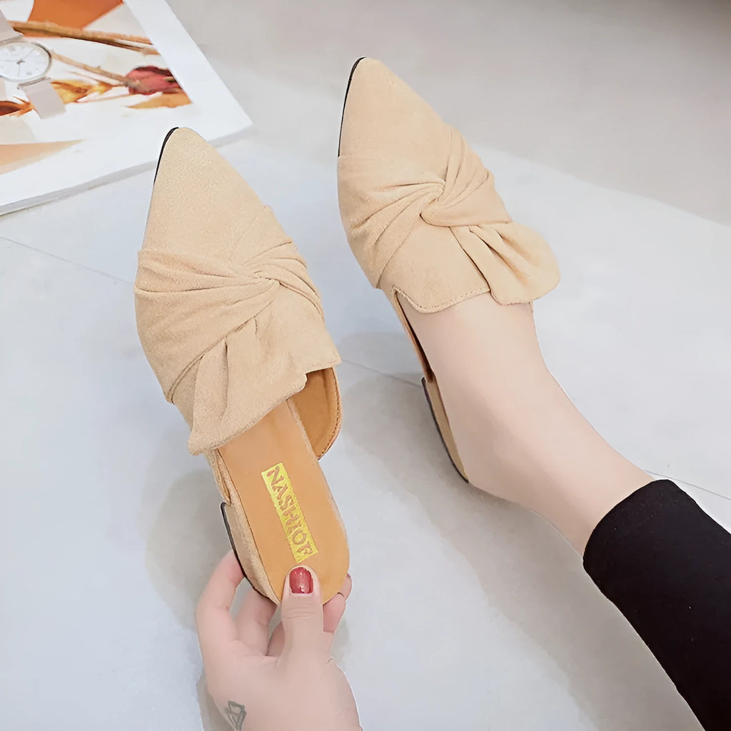 Women's suede pointed slippers with low square heel and bow detail, black colour, side view