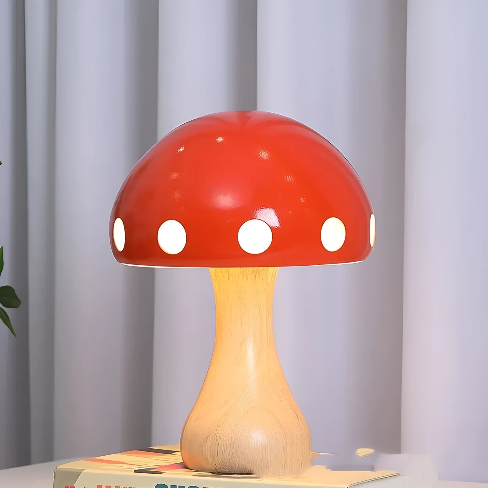 Cream-coloured vintage desk lamp on a bedside table, 21cm diameter, 30cm height