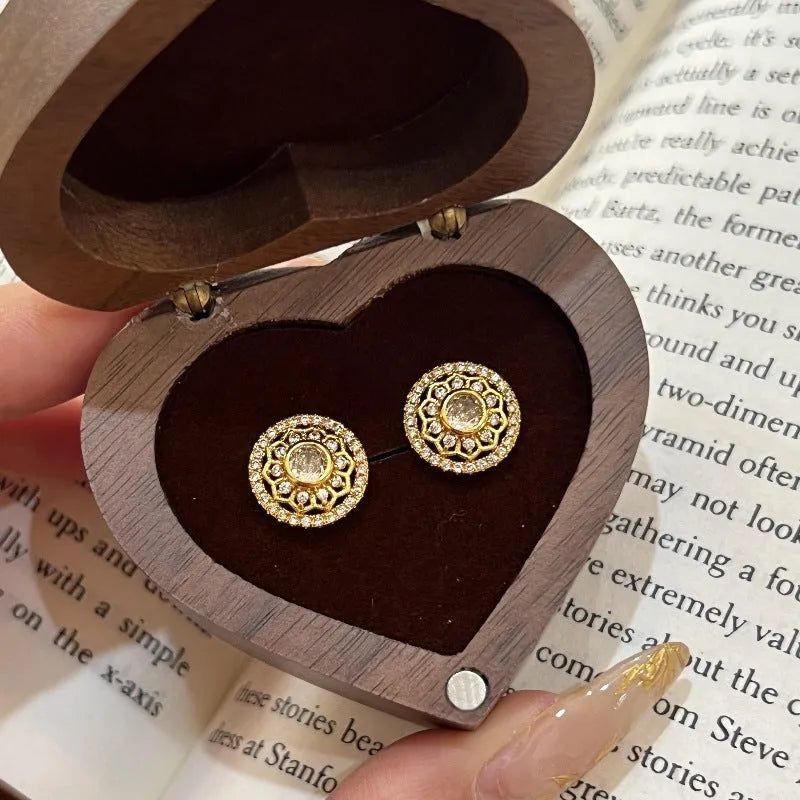 Pair of retro sunflower window stud earrings in copper-plated gold finish