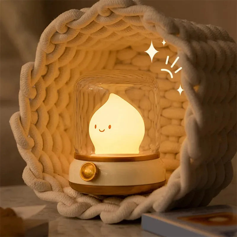 Retro USB rechargeable LED night lamp in green or yellow with dimming and candlelight mode, 100 x 108 x 124 mm.