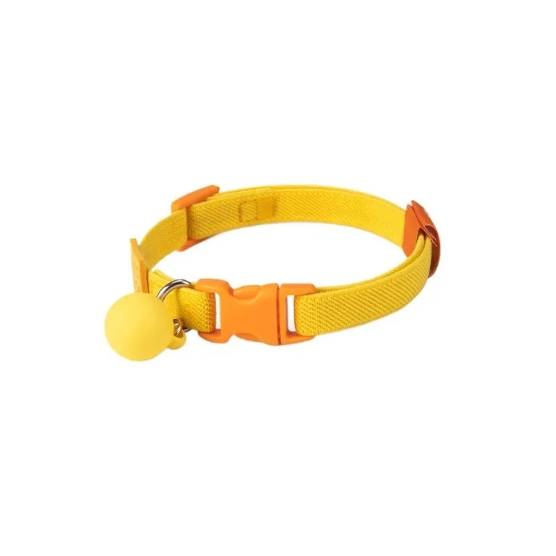 A small dog's elastic polyester collar in a monochrome colour, adjustable between 22cm and 32cm.