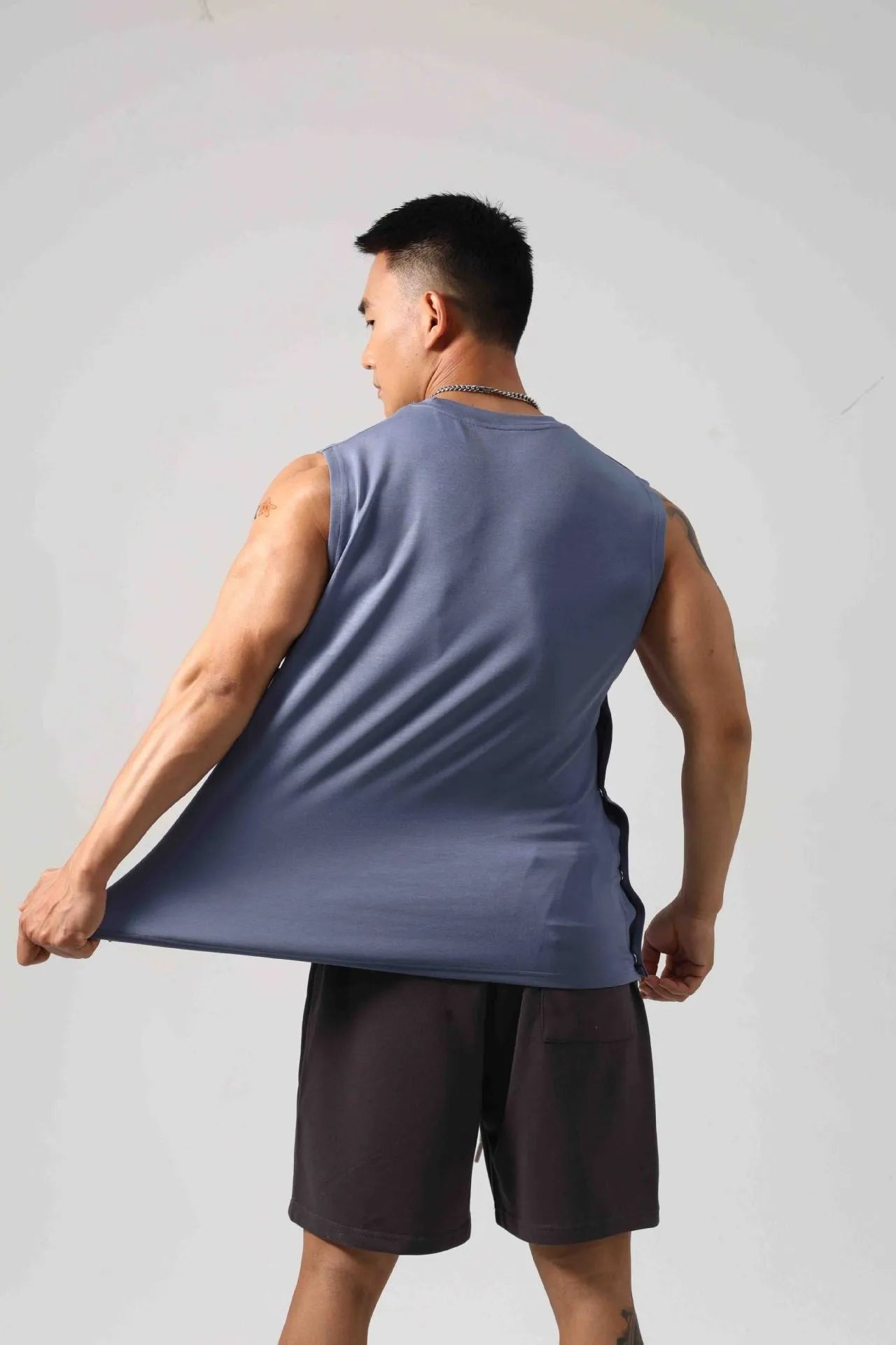 Men's Korean style loose fitness vest with hidden side hooks in solid colour