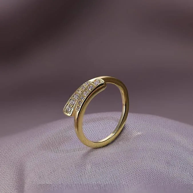 Gold plated alloy toe ring with rhinestone or water drop design on a toe.