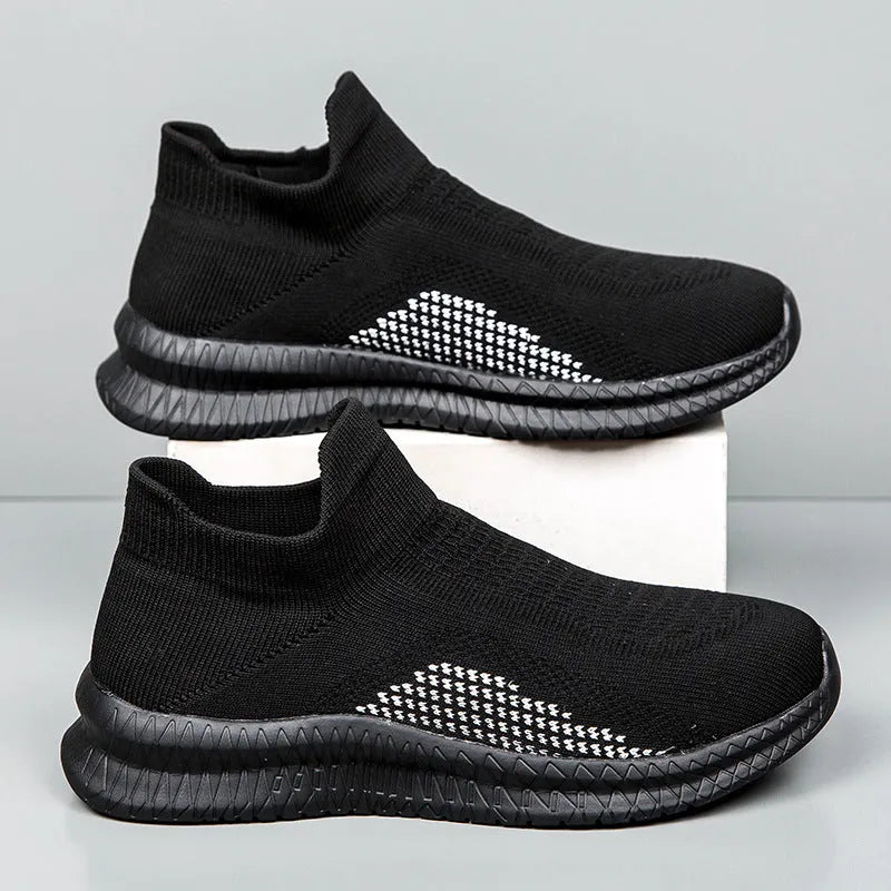 Popcorn Flyknit solid colour casual sneaker in low-top flat-heel design.