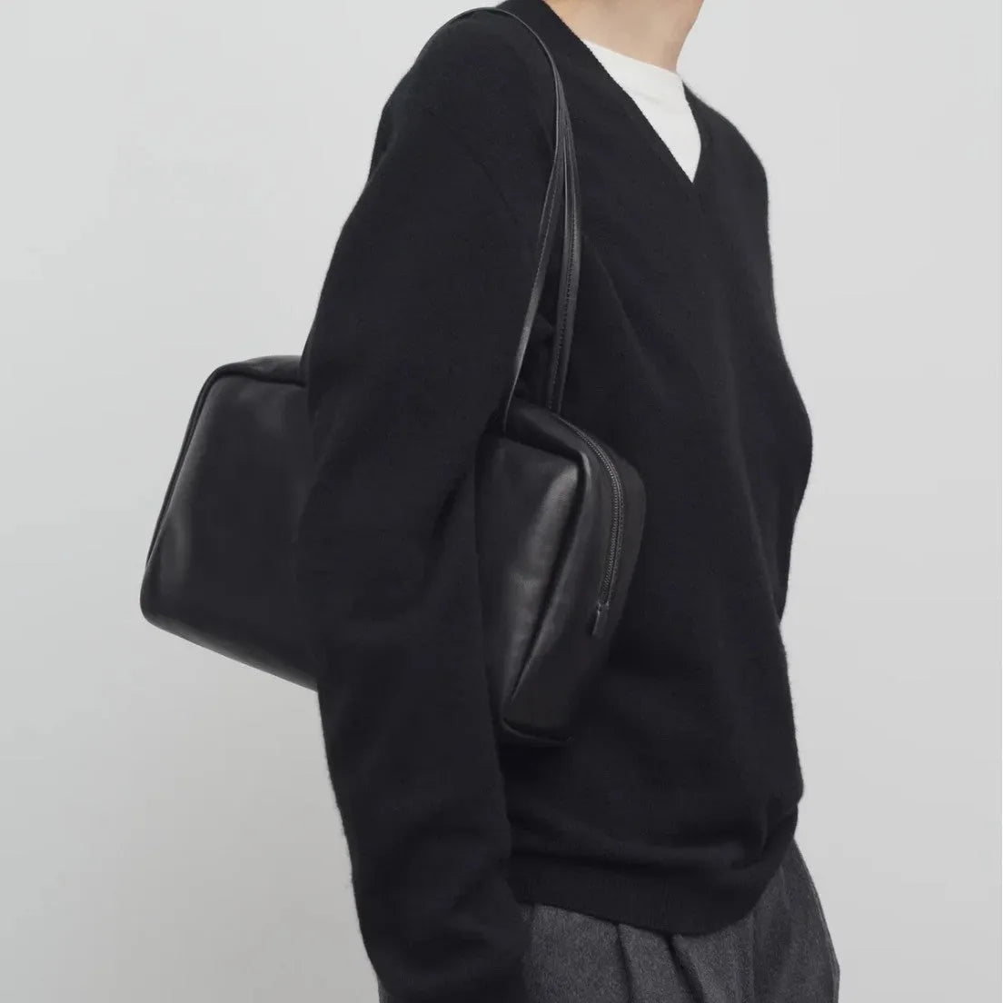 Genuine leather handbag in black, large capacity cowhide shoulder bag with top grain finish