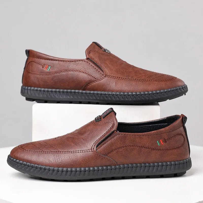 Men's casual solid colour low top leather shoes with round toe, available in black and brown sizes 39-44