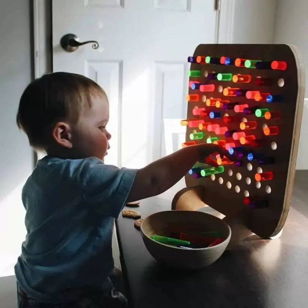 Montessori wooden wire-wrap board with 100 light guide rods in six colours for children aged 3-6