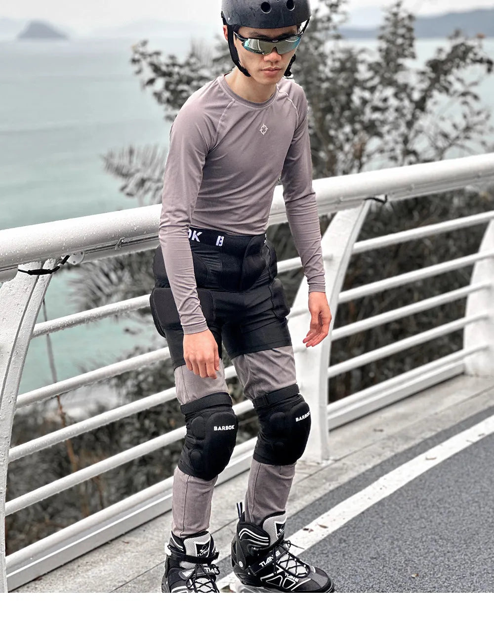 Black spandex hip protection pants with removable NBR foam padding for roller skating and skateboarding safety.