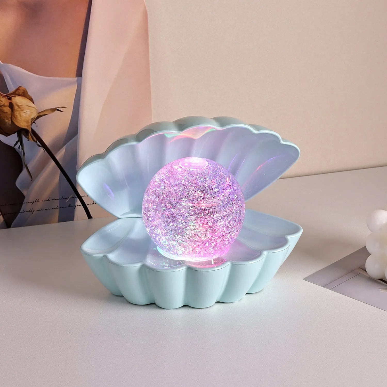 Shell-shaped small night lamp providing neon ambience light with battery power