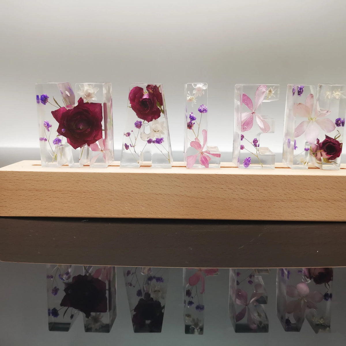 White dried flower alphabet night light in crystal epoxy with real flowers, available in 3 to 8 letters.
