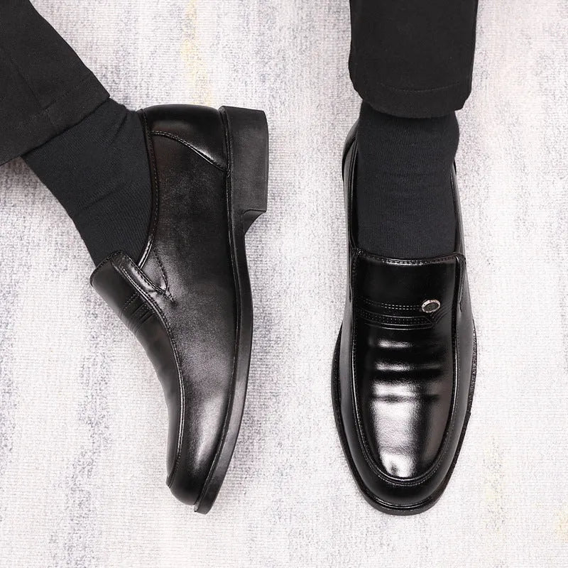 Men's black plus size casual shoes with PU upper, rubber sole, and sewing thread detailing
